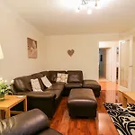 7 Riverside Gardens